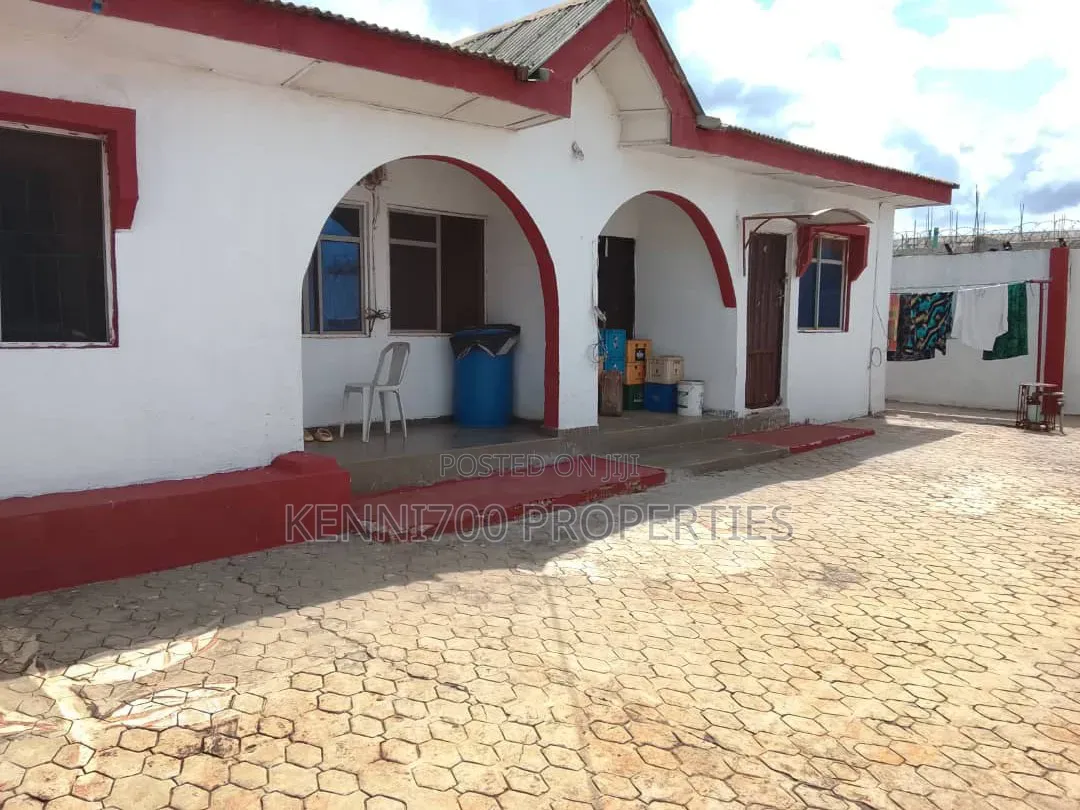 3bdrm Bungalow in Onibuku Bus Stop, for sale in Ado-Odo/Ota