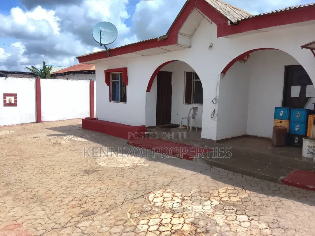 3bdrm Bungalow in Onibuku Bus Stop, for sale in Ado-Odo/Ota