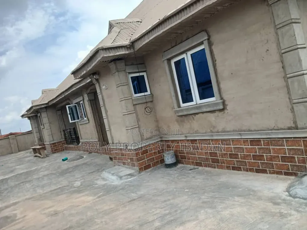 2bdrm House in Akala Express, Akobo for rent in Akobo