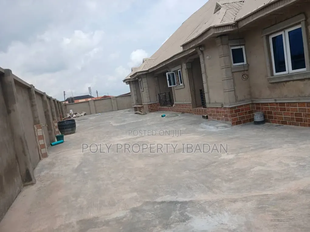 2bdrm House in Akala Express, Akobo for rent in Akobo