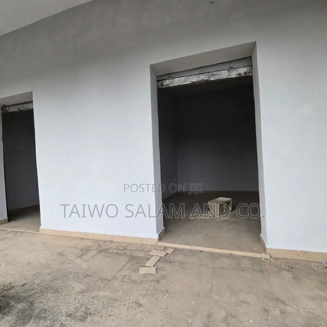 A Shop Space in Lagelu