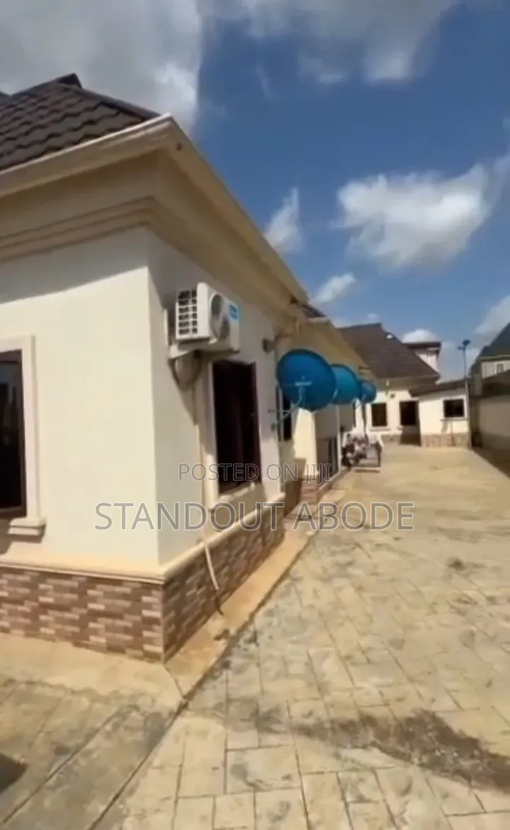 1bdrm Block of Flats in Good Location,, Ikorodu Garage for sale in Ikorodu Garage