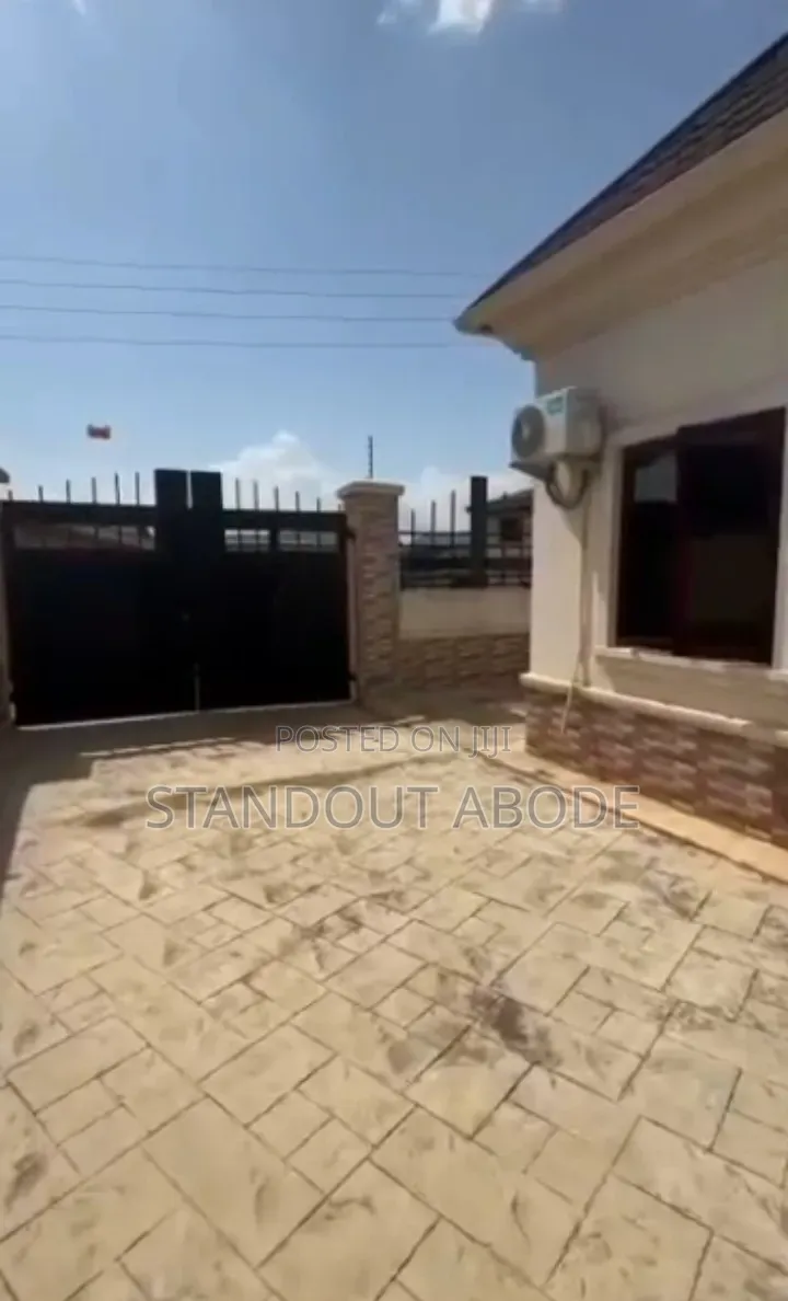1bdrm Block of Flats in Good Location,, Ikorodu Garage for sale in Ikorodu Garage