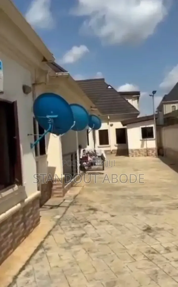 1bdrm Block of Flats in Good Location,, Ikorodu Garage for sale in Ikorodu Garage