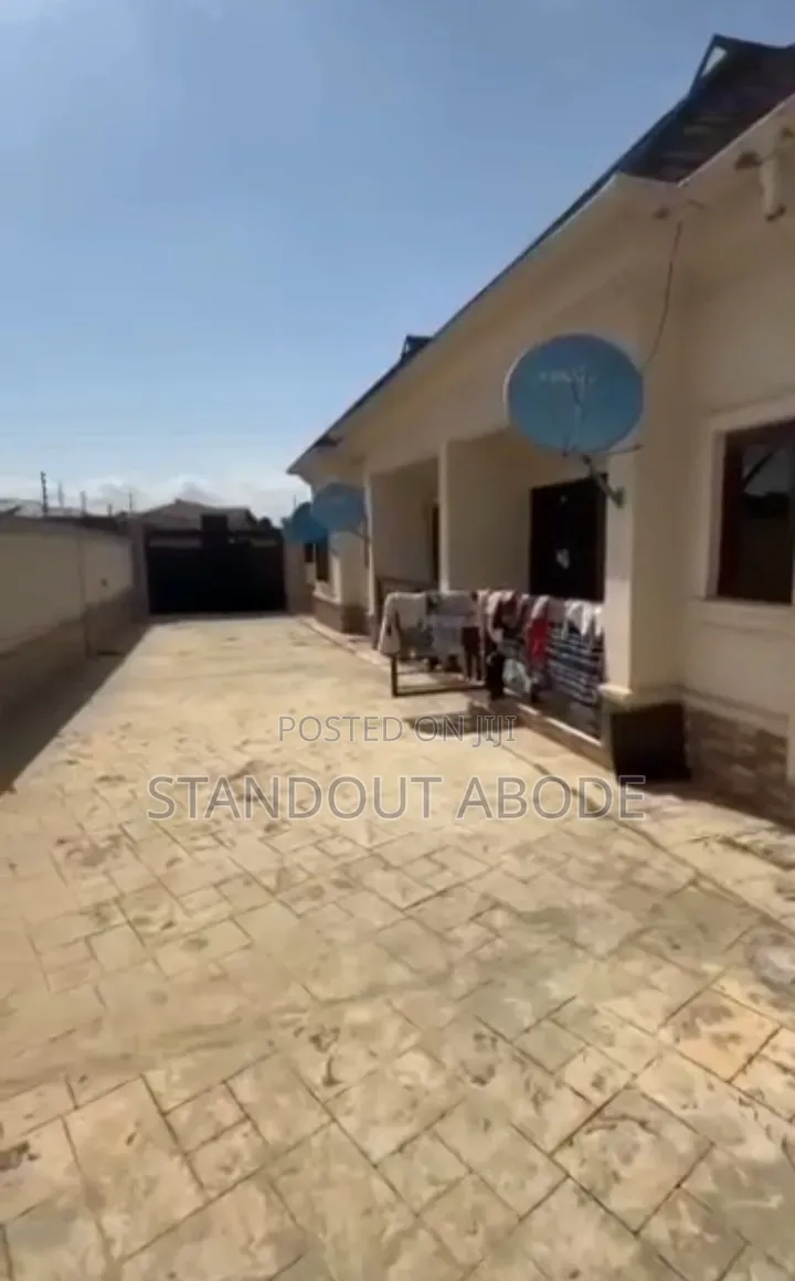 1bdrm Block of Flats in Good Location,, Ikorodu Garage for sale in Ikorodu Garage