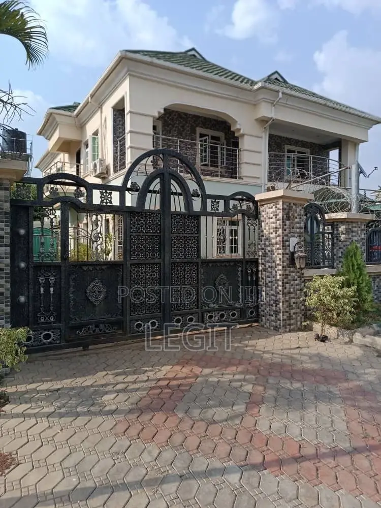 5bdrm Duplex in Central Business District for sale in Central Business District