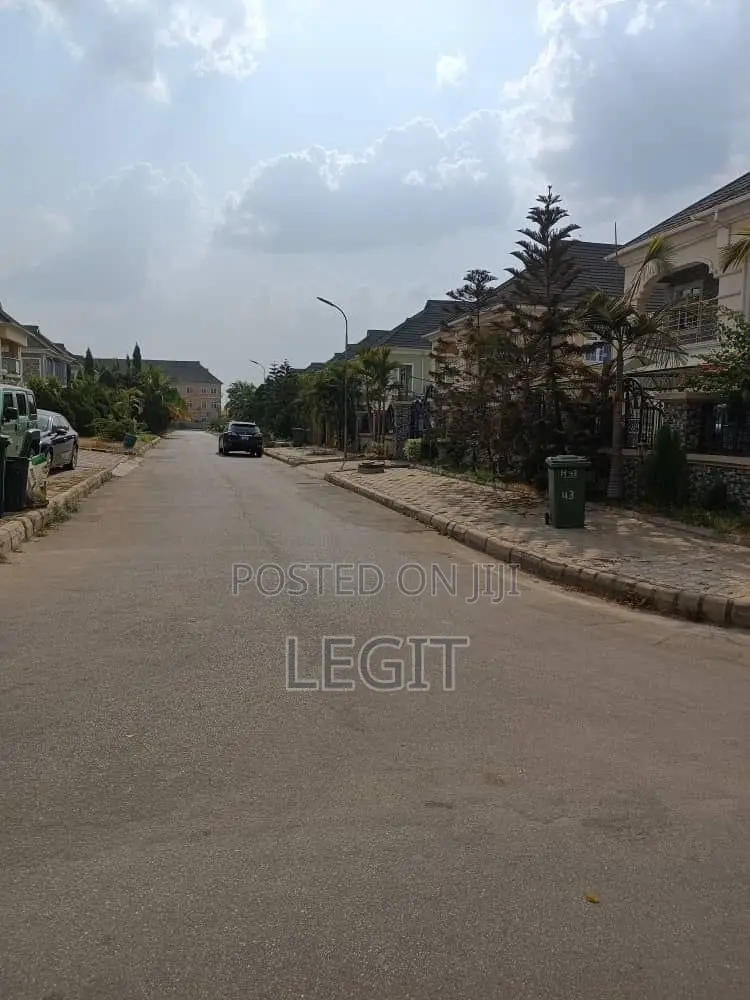 5bdrm Duplex in Central Business District for sale in Central Business District