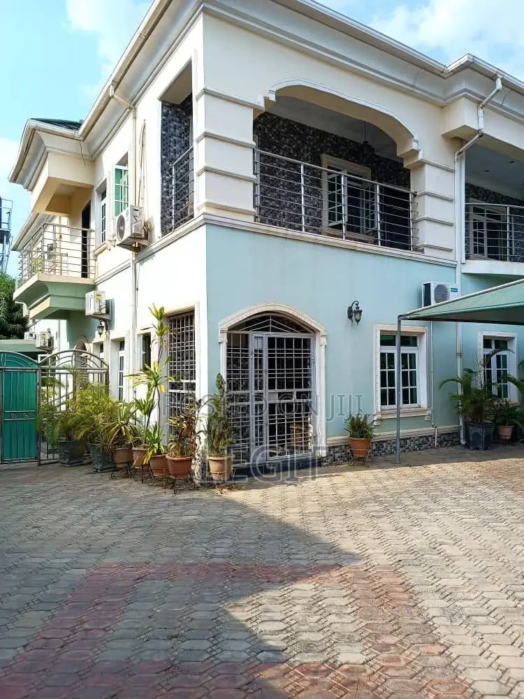5bdrm Duplex in Central Business District for sale in Central Business District