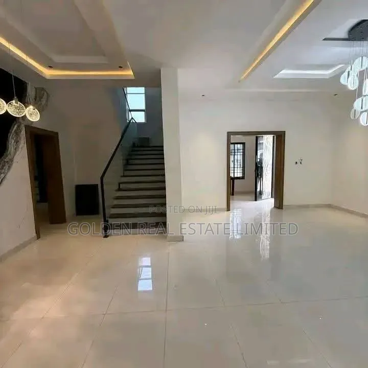 5bdrm Duplex in Jahi for sale in Jahi