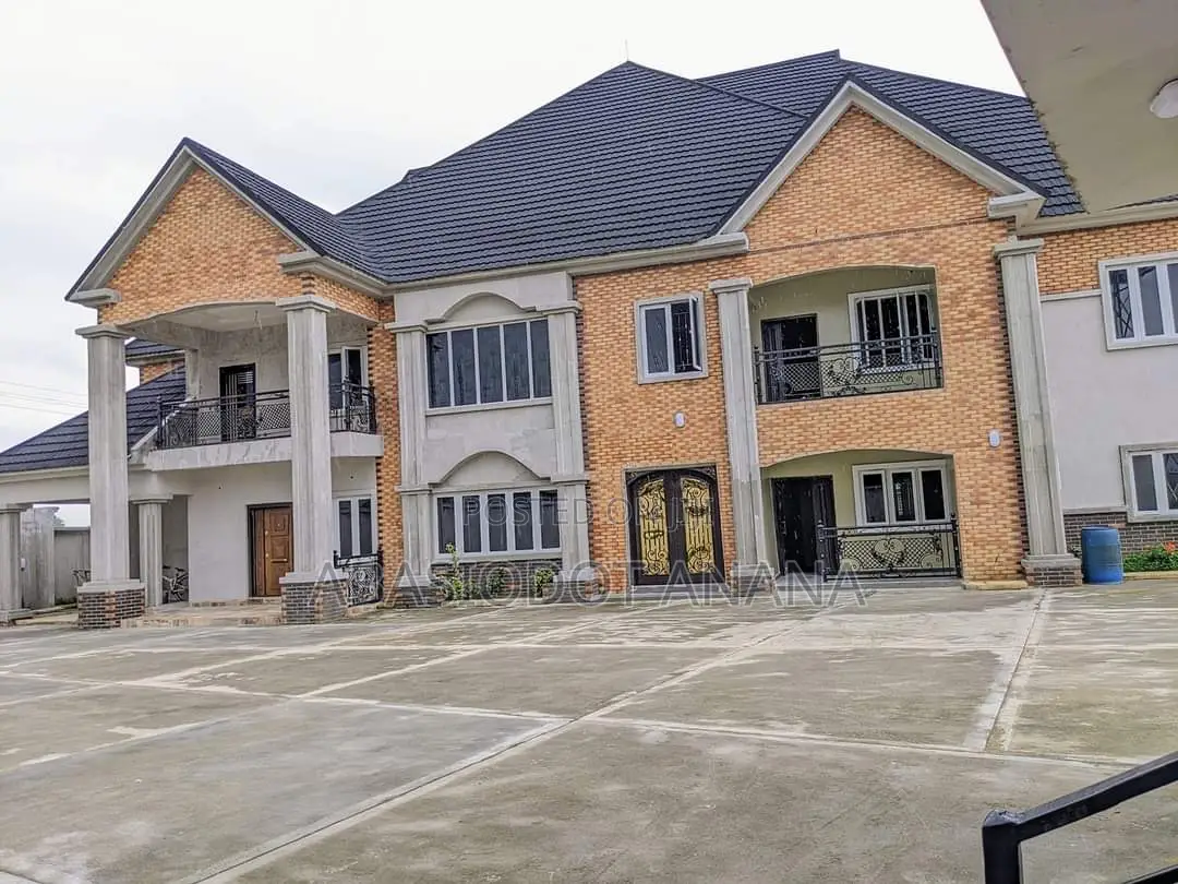 3bdrm Apartment in Shelter Afrique, Uyo for rent in Uyo