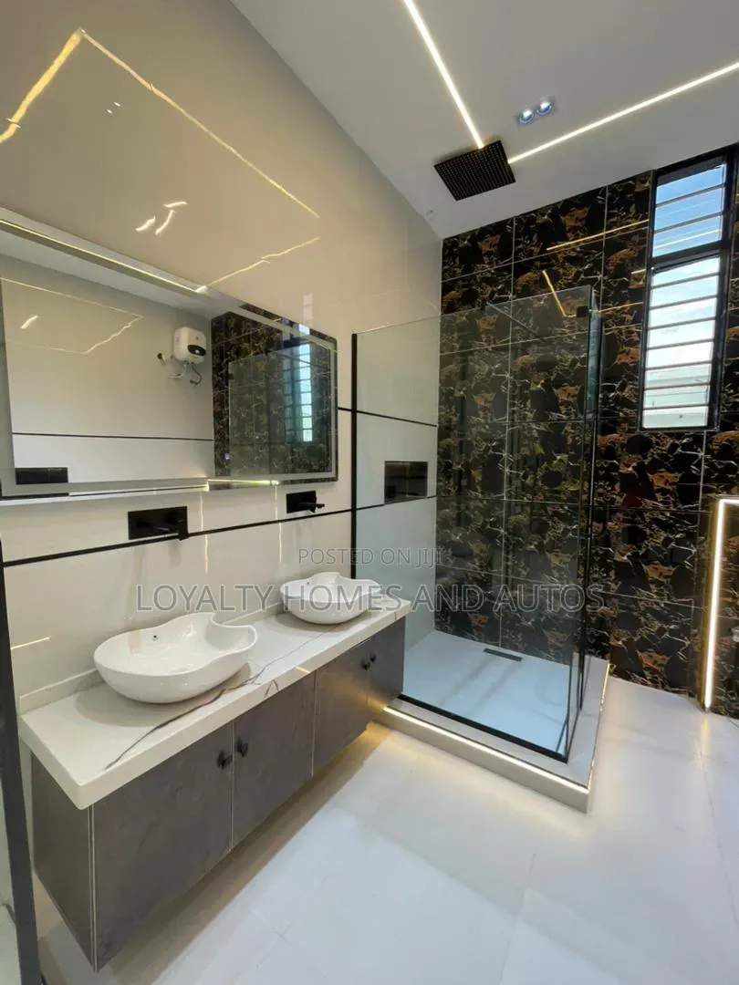 Furnished 6bdrm Duplex in Lekki Phase 1 for sale in Lekki Phase 1