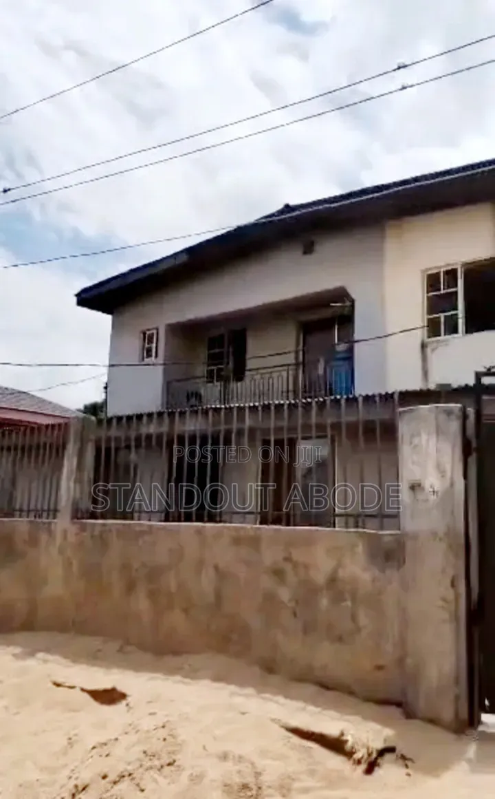 3bdrm Block of Flats in Good Location, Ikotun / Ikotun/Igando for sale in Ikotun / Ikotun/Igando