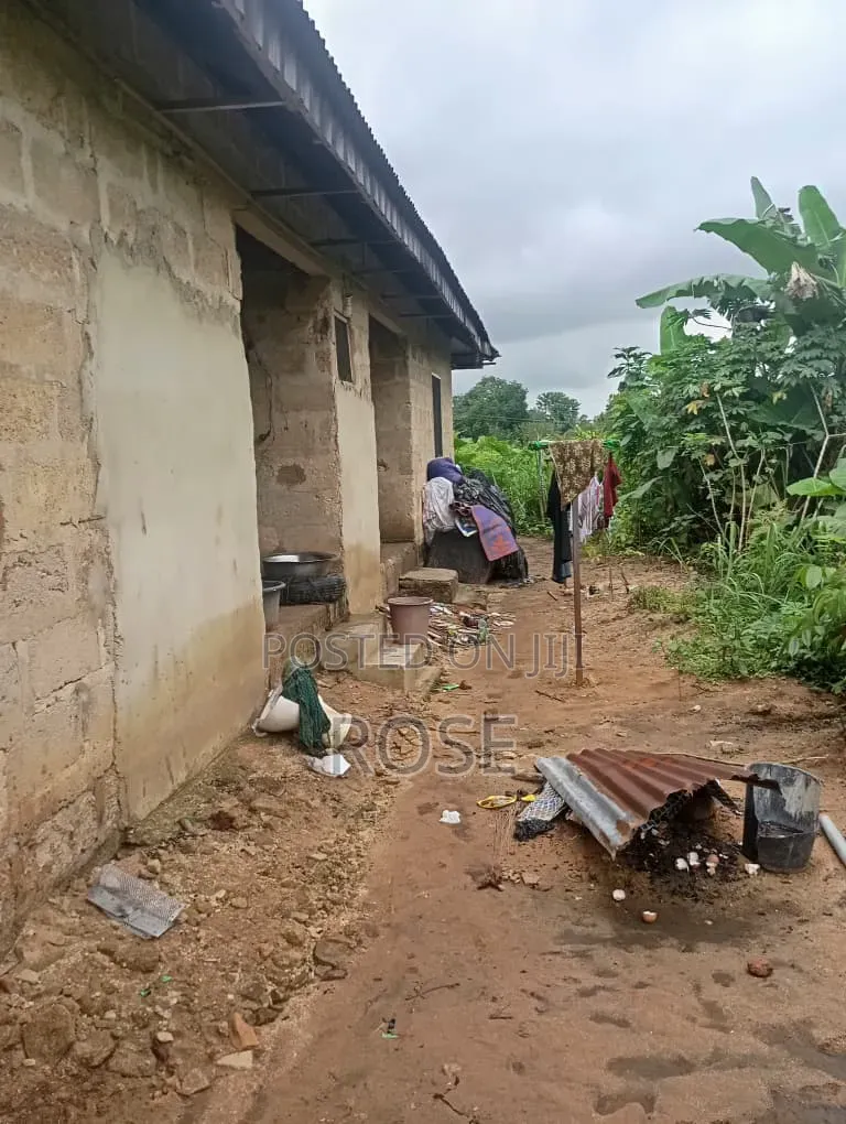 3bdrm Bungalow in Oron Road, Uyo for sale in Uyo