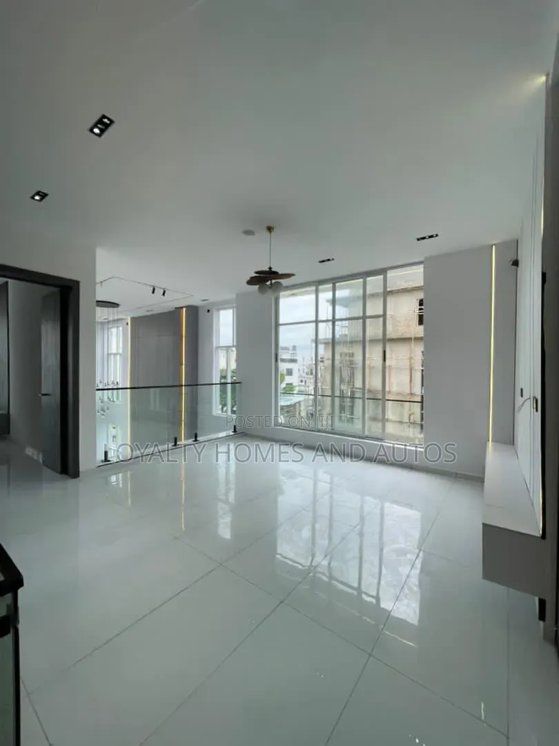 5bdrm House in Osapa london for sale in Osapa london