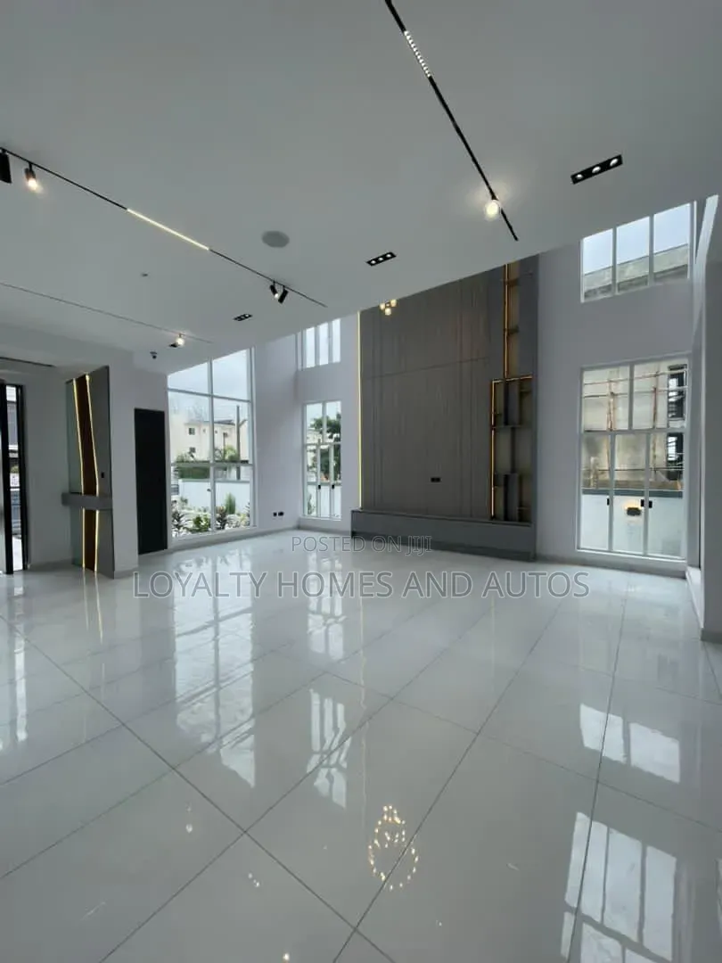 5bdrm House in Osapa london for sale in Osapa london