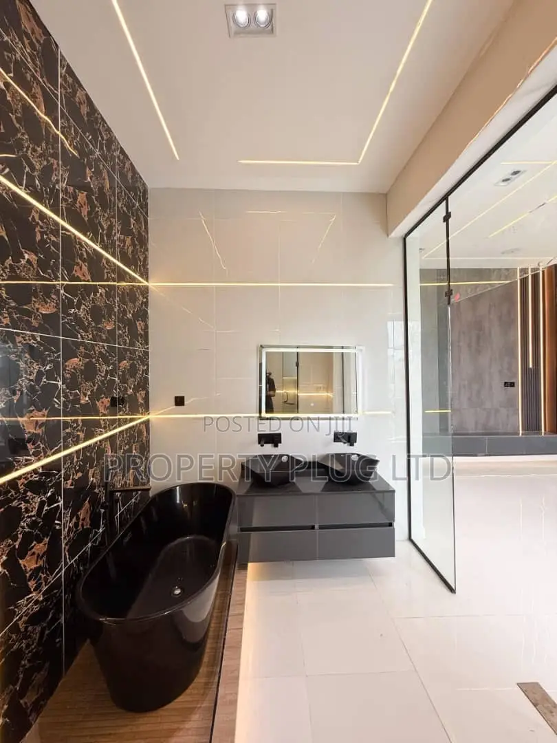 5bdrm Duplex in Lekki for sale in Lekki