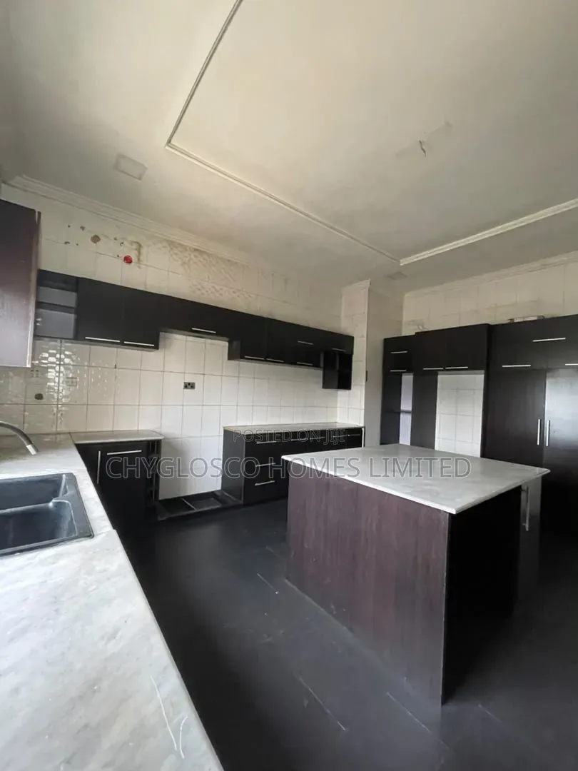 4bdrm Duplex in Rukpokwu for sale in Rukpokwu