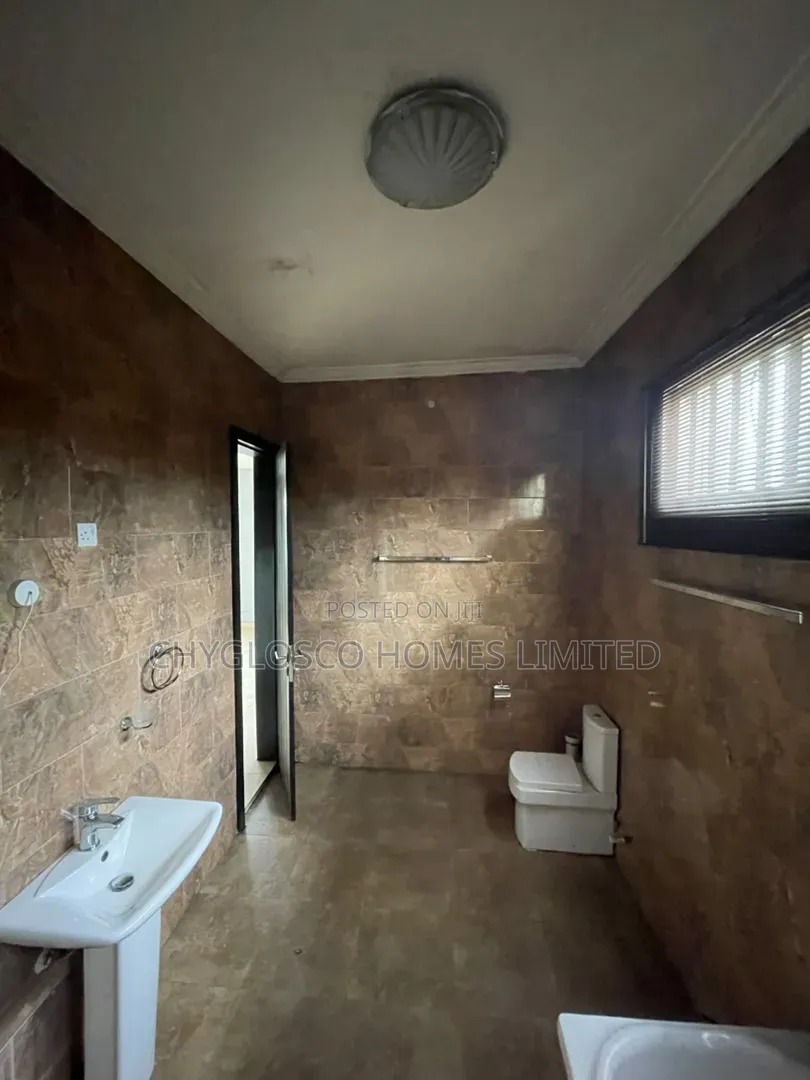 4bdrm Duplex in Rukpokwu for sale in Rukpokwu