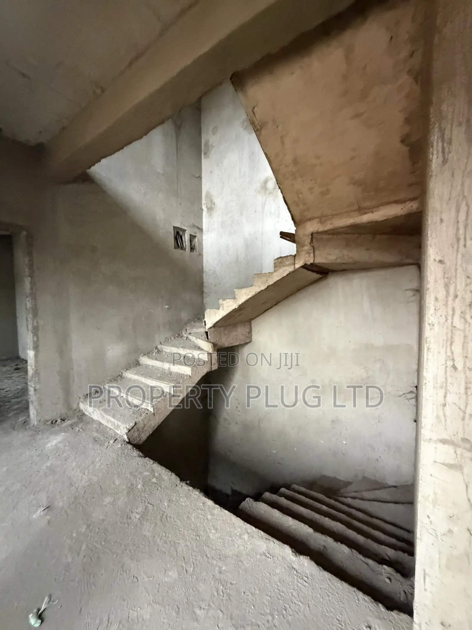 5bdrm Townhouse/Terrace in Idu for sale in Idu