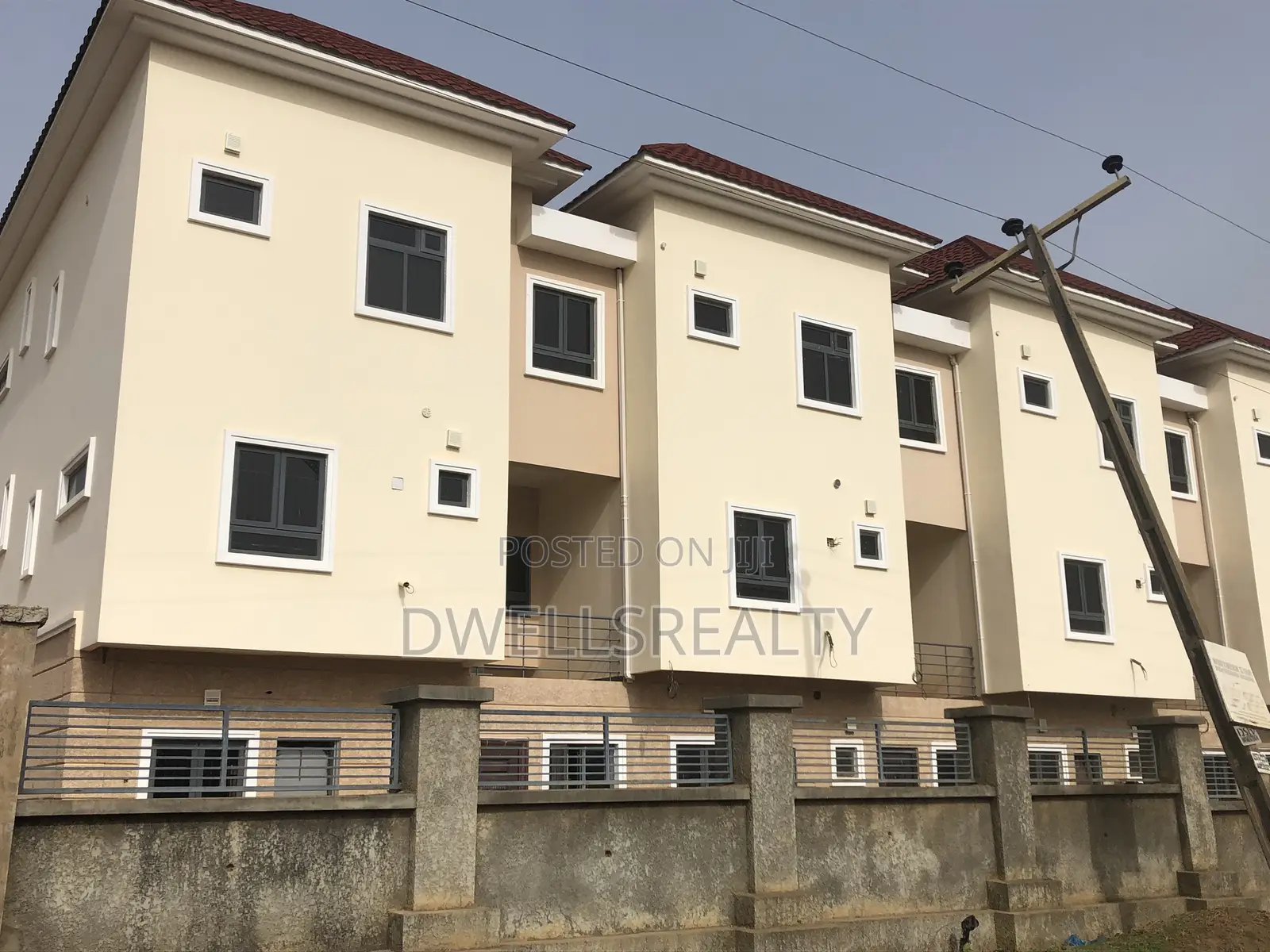 4bdrm Duplex in Peace Courts, Life Camp for sale in Life Camp