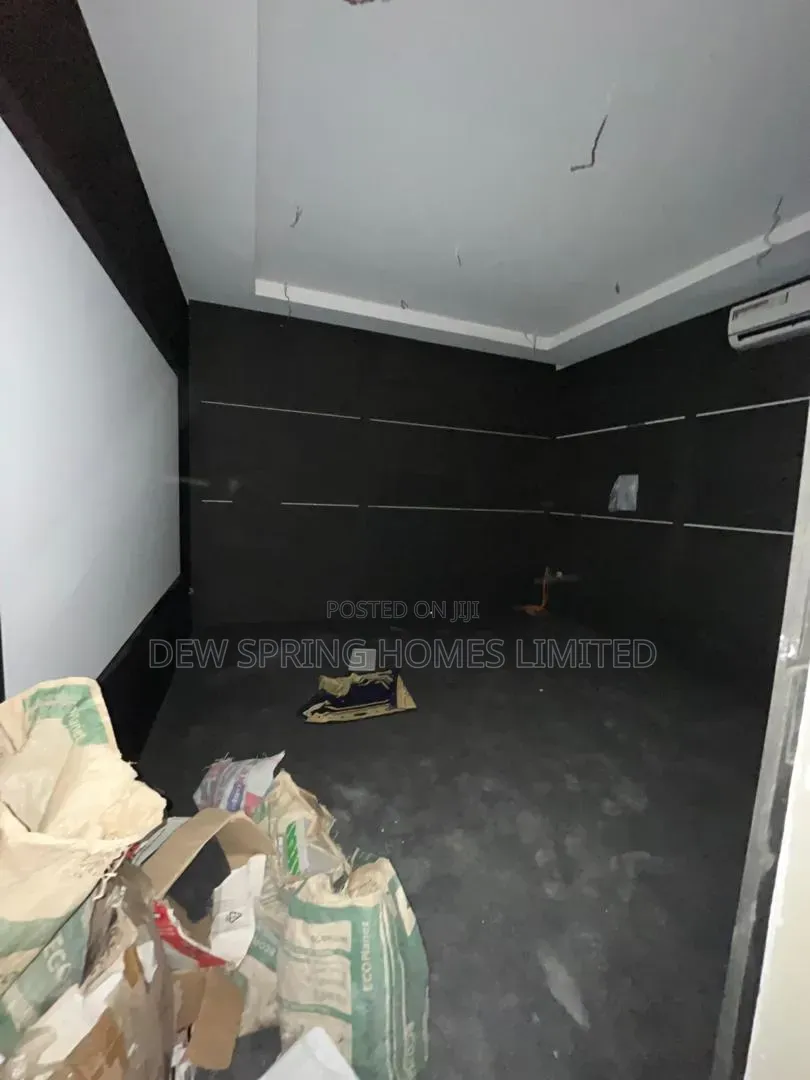 5bdrm Duplex in Banana Island for sale in Banana Island