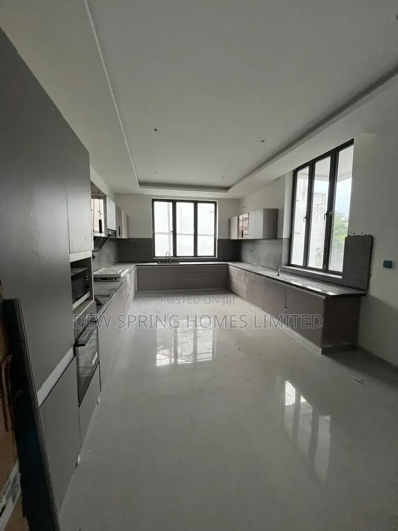 5bdrm Duplex in Banana Island for sale in Banana Island