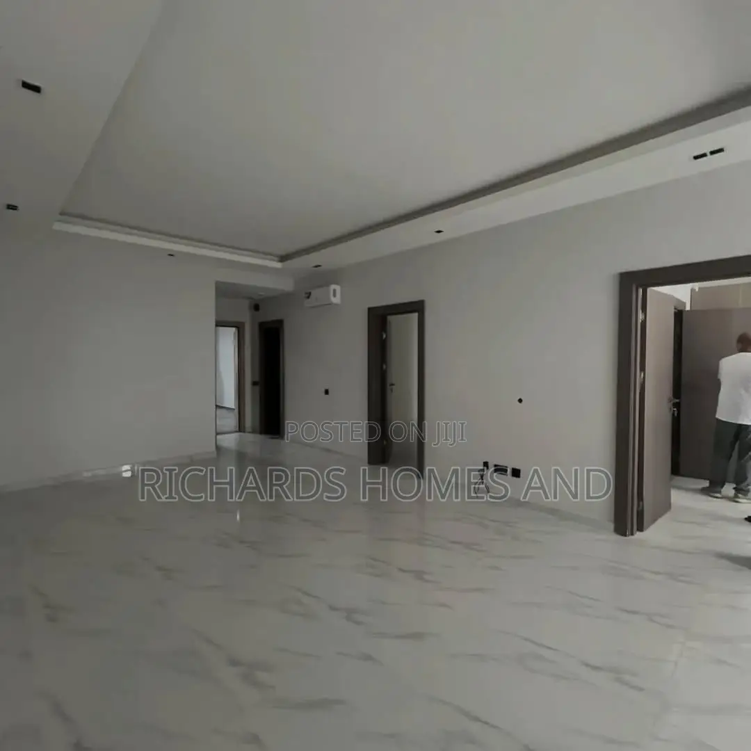 3bdrm Apartment in Kofo Abayomi for rent in Kofo Abayomi