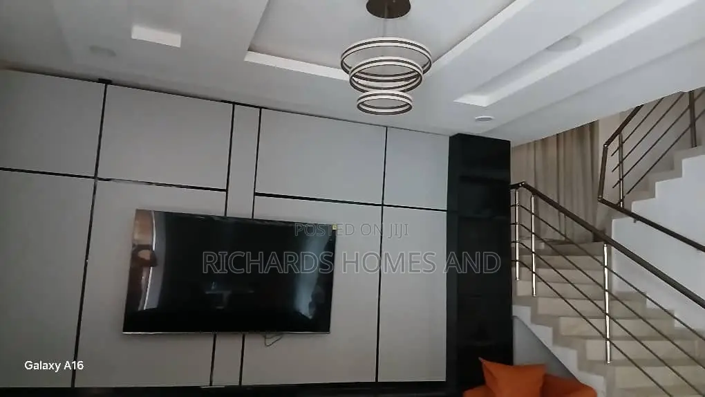4bdrm Duplex in Chevron for sale in Chevron