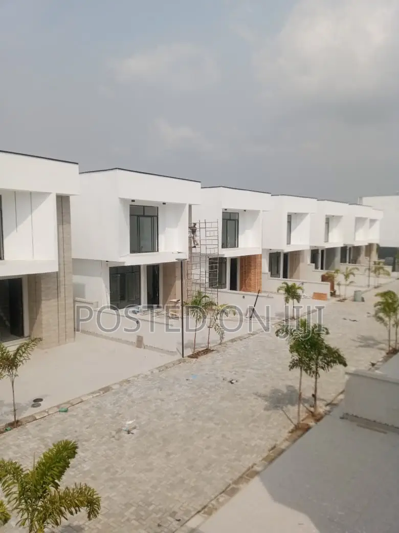 4bdrm Duplex in Orchard Before The, Lekki Phase 2 for sale in Lekki Phase 2