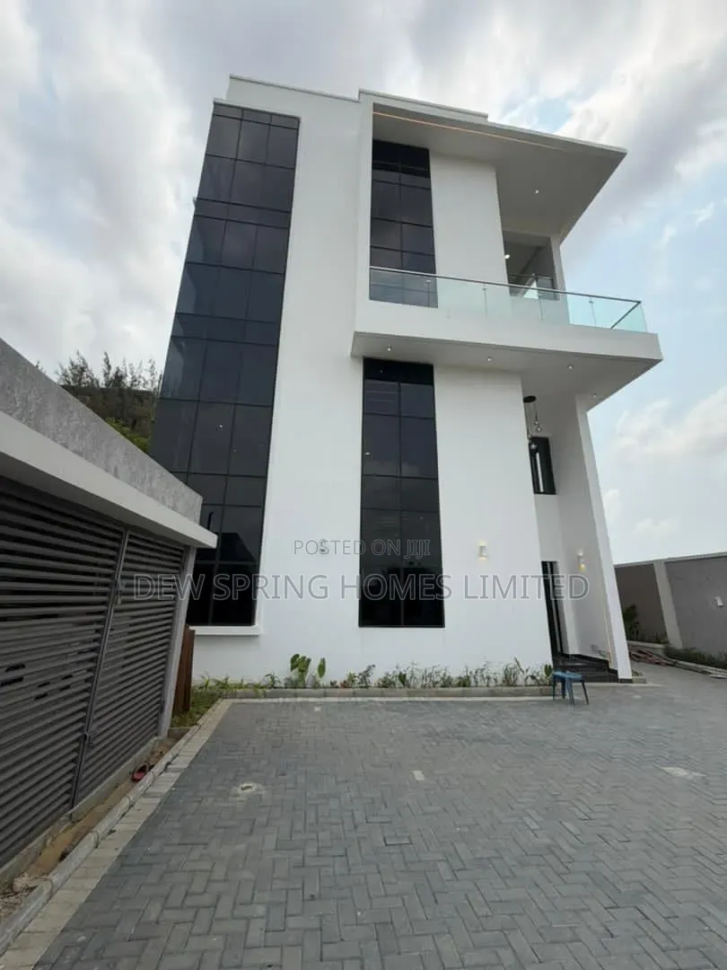 6bdrm Mansion in Banana for sale in Banana Island