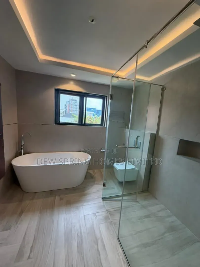 6bdrm Mansion in Banana for sale in Banana Island