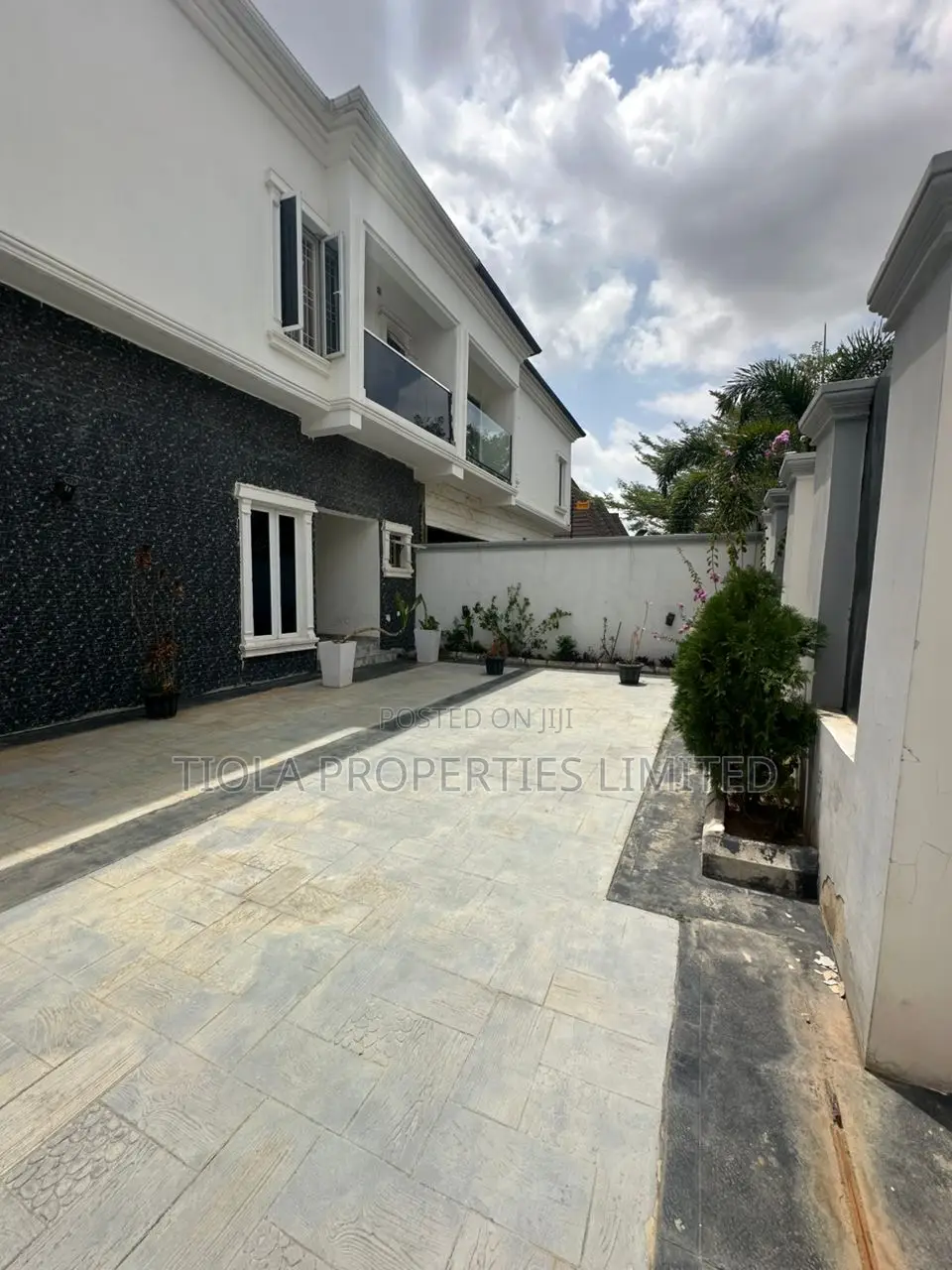 4bdrm Duplex in Lighthouse City, Sabon Lugbe for sale in Sabon Lugbe