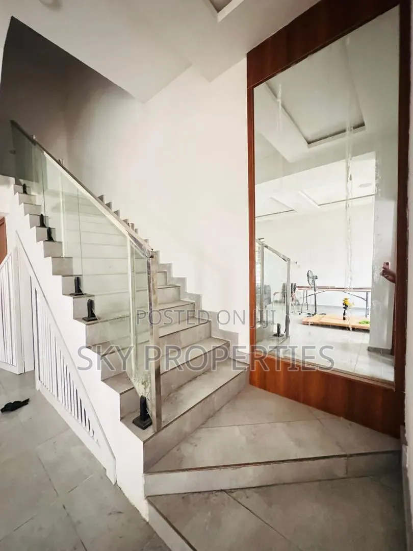4bdrm Duplex in Lekki Fhase1 for rent in Lekki Phase 1