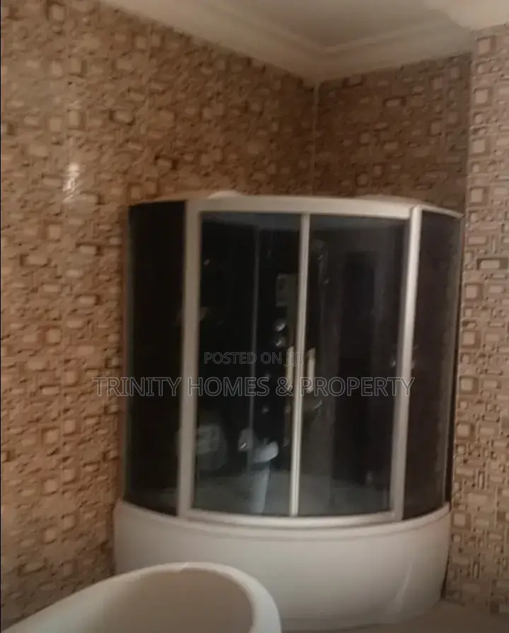 9bdrm Mansion in Fcda C-Of-O, Jahi for sale in Jahi
