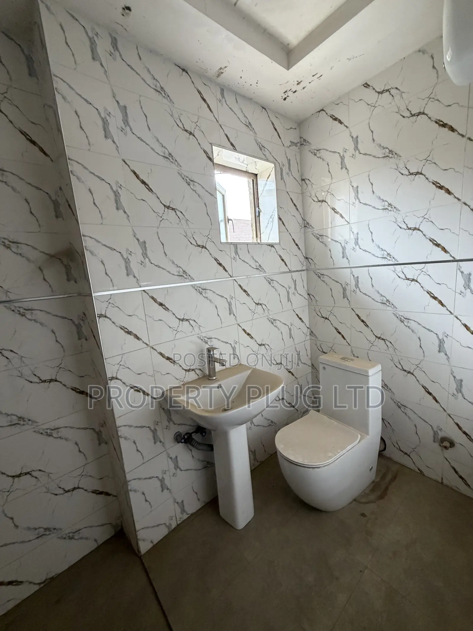 3bdrm Townhouse/Terrace in Idu for sale in Idu