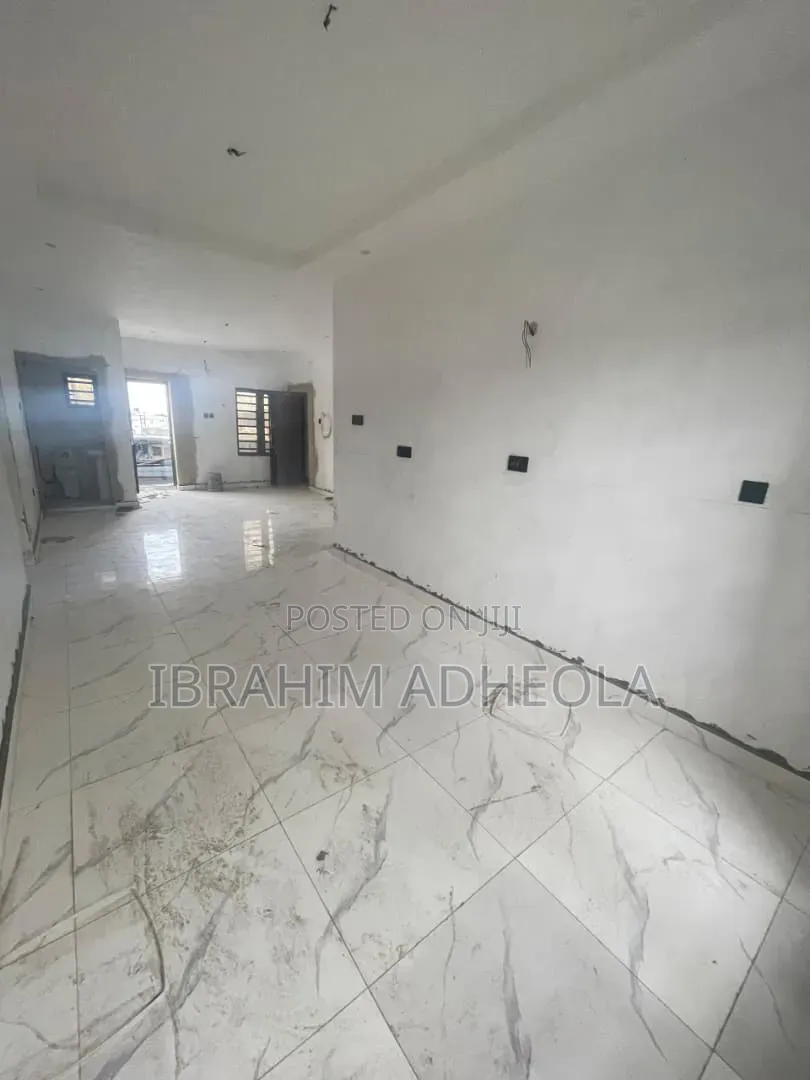 3bdrm Apartment in Aguda for sale in Aguda / Surulere
