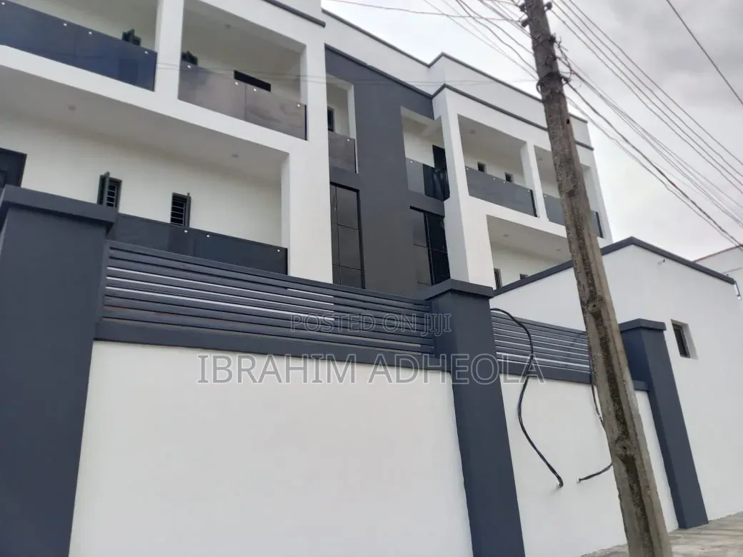 4bdrm Duplex in Magodo Gra Phase2 for sale in GRA Phase 2 Shangisha