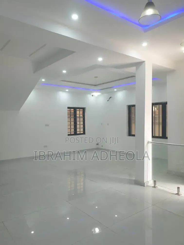 4bdrm Duplex in Magodo Gra Phase2 for sale in GRA Phase 2 Shangisha