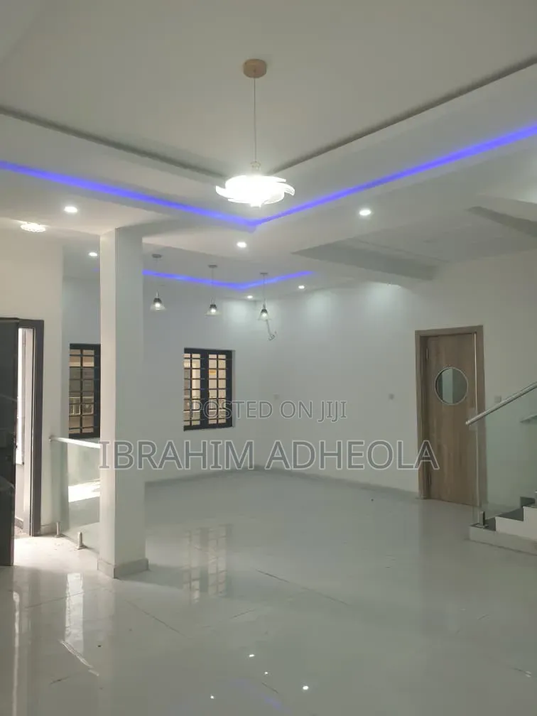 4bdrm Duplex in Magodo Gra Phase2 for sale in GRA Phase 2 Shangisha