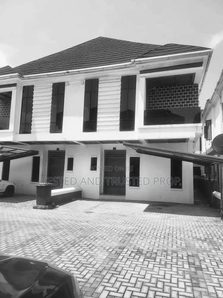 4bdrm Duplex in Orchid Road, Chevron for rent in Chevron