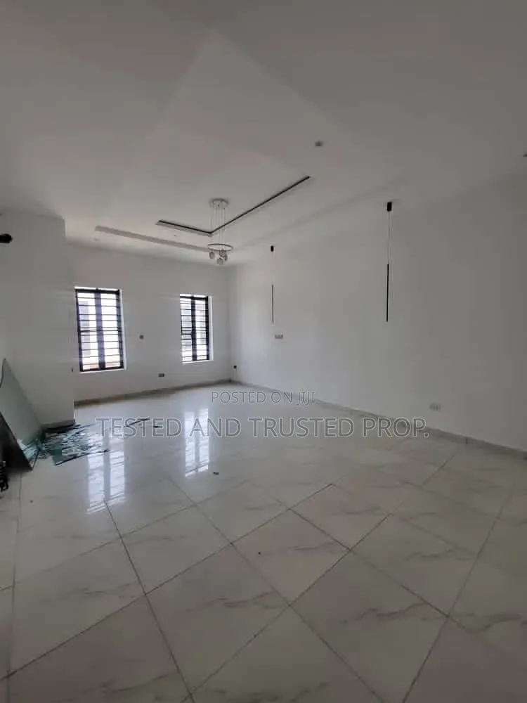 4bdrm Duplex in Orchid Road, Chevron for rent in Chevron