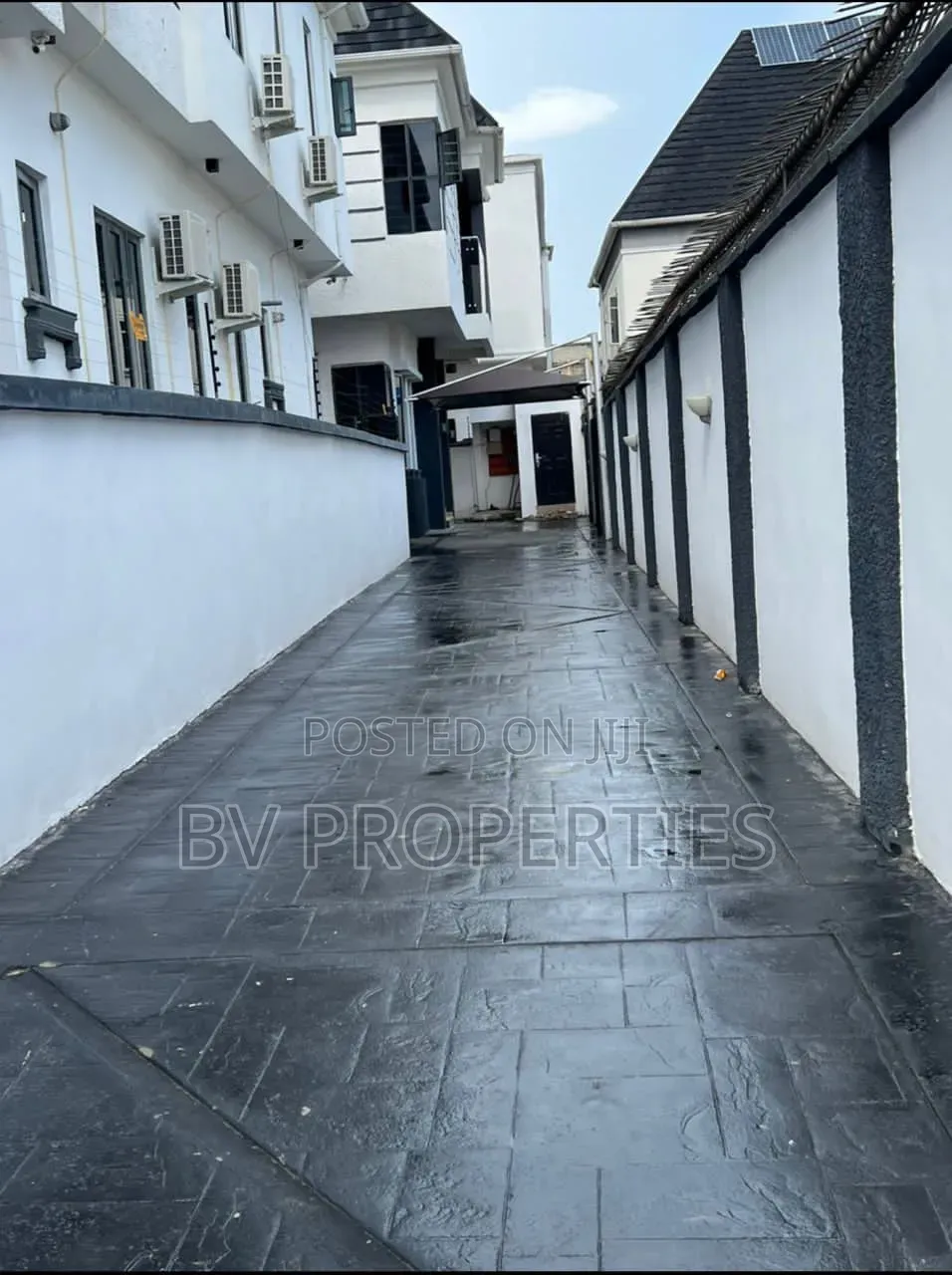 5bdrm Duplex in Chevron for rent in Chevron