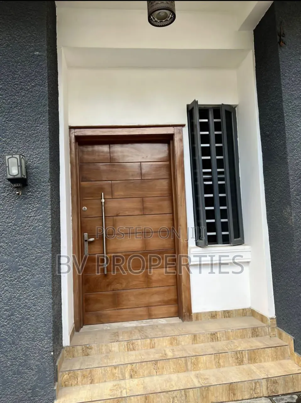 5bdrm Duplex in Chevron for rent in Chevron