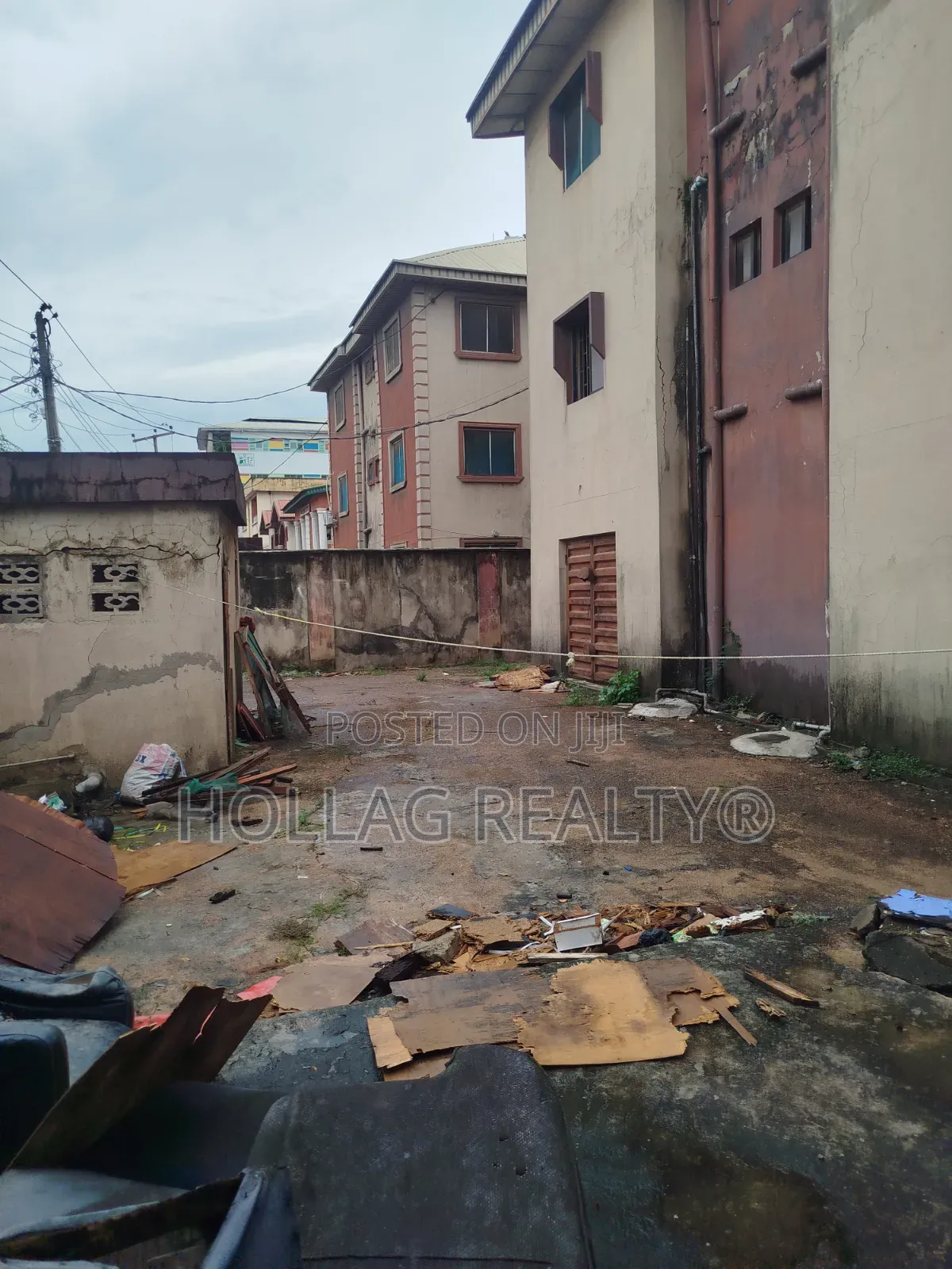3bdrm Block of Flats in Okota for sale in Okota