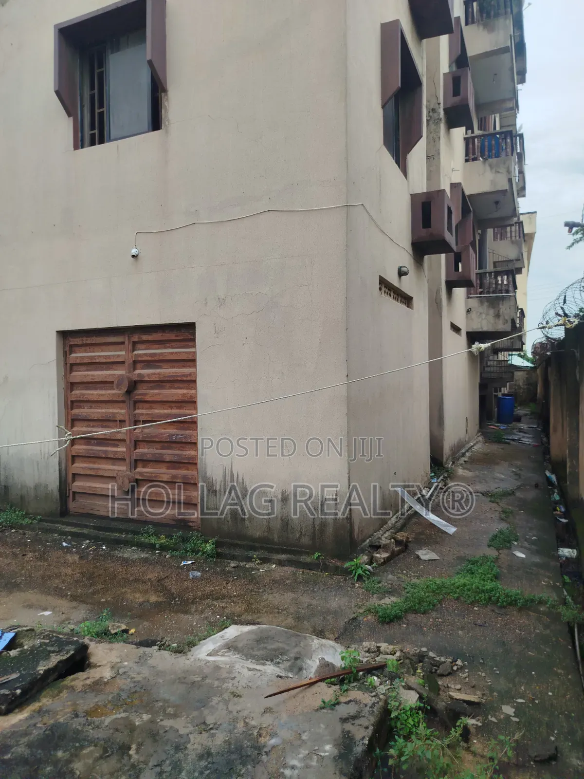 3bdrm Block of Flats in Okota for sale in Okota