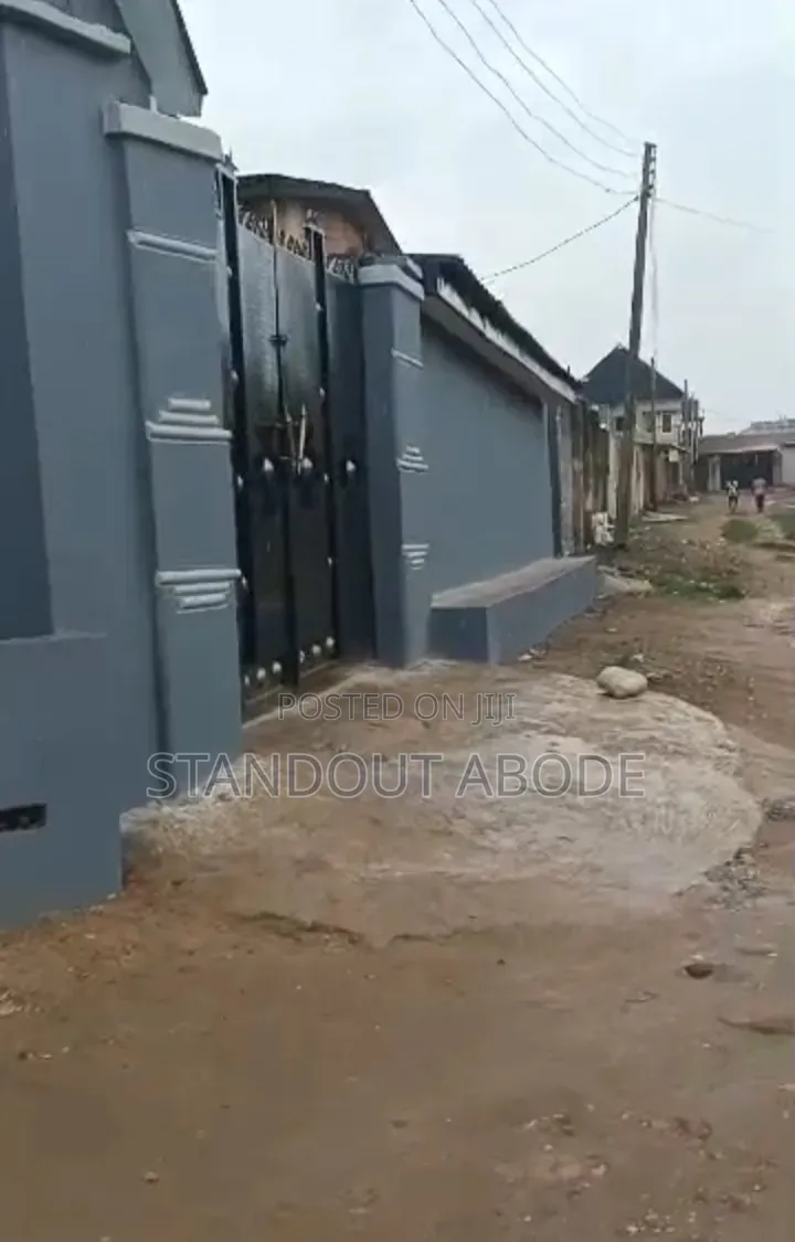 2bdrm Block of Flats in Ajegunle After for sale in Alakuko