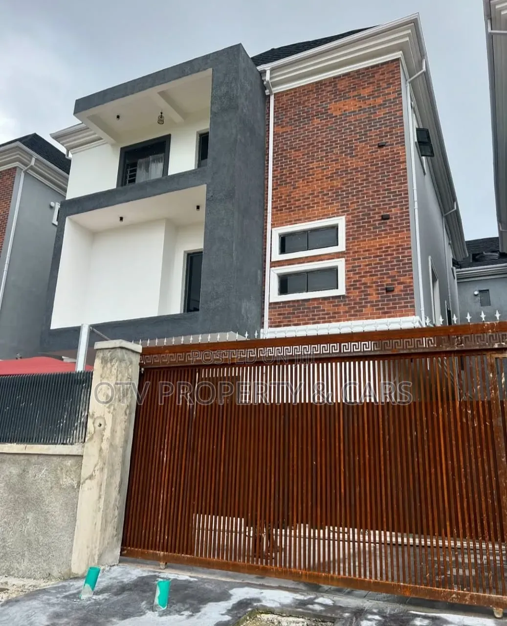 5bdrm Duplex in Lekki Phase 1 for sale in Lekki Phase 1