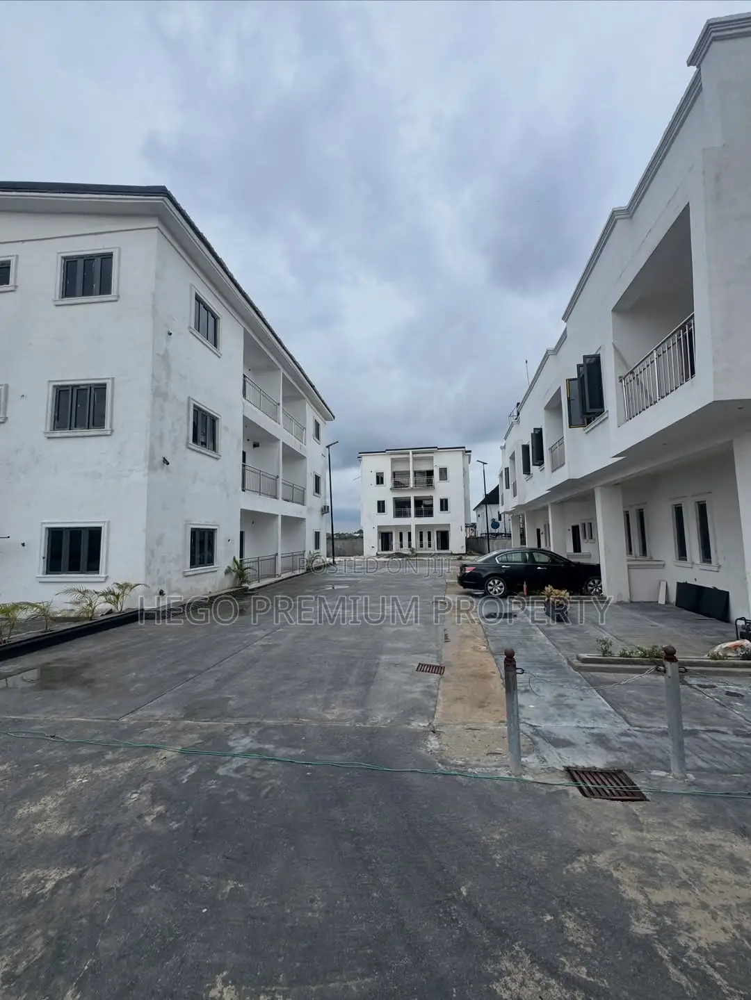 2bdrm Block of Flats in Gito Estate, East West Road for sale in East West Road