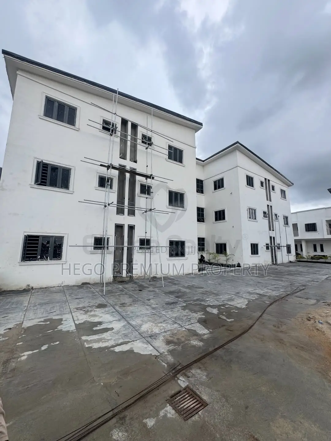 2bdrm Block of Flats in Gito Estate, East West Road for sale in East West Road