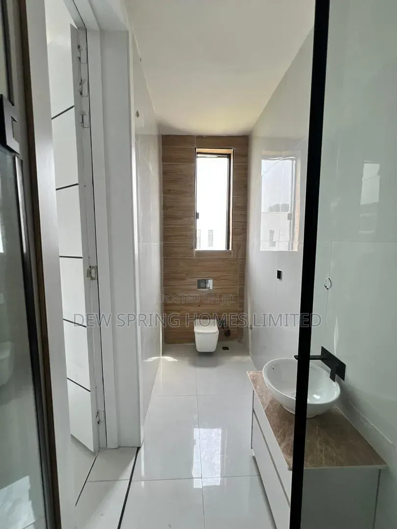 6bdrm Duplex in Chevron for sale in Chevron